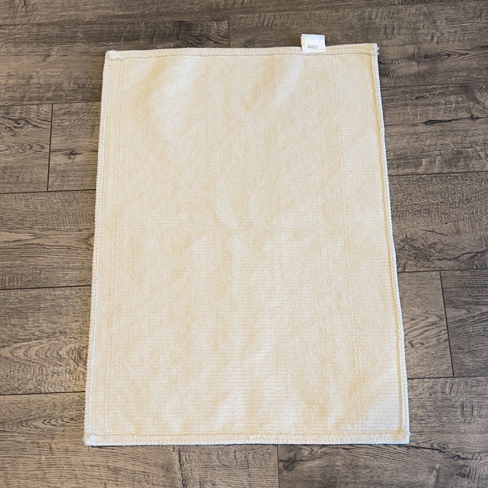 Threshold 2x3 Rug -NWOT - Picture 2 of 4